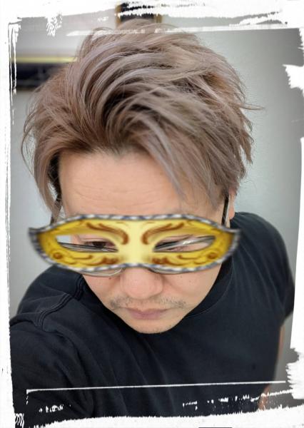 ピンクベージュ