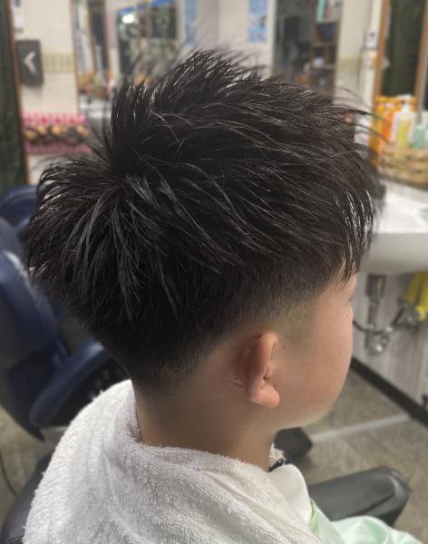 ローフェードのスパイキーショート