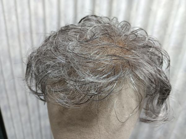 白髪のパーマスタイル