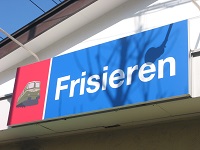 Frisieren 駅名標看板