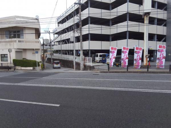 大通りから 店舗への 一方通行入り口