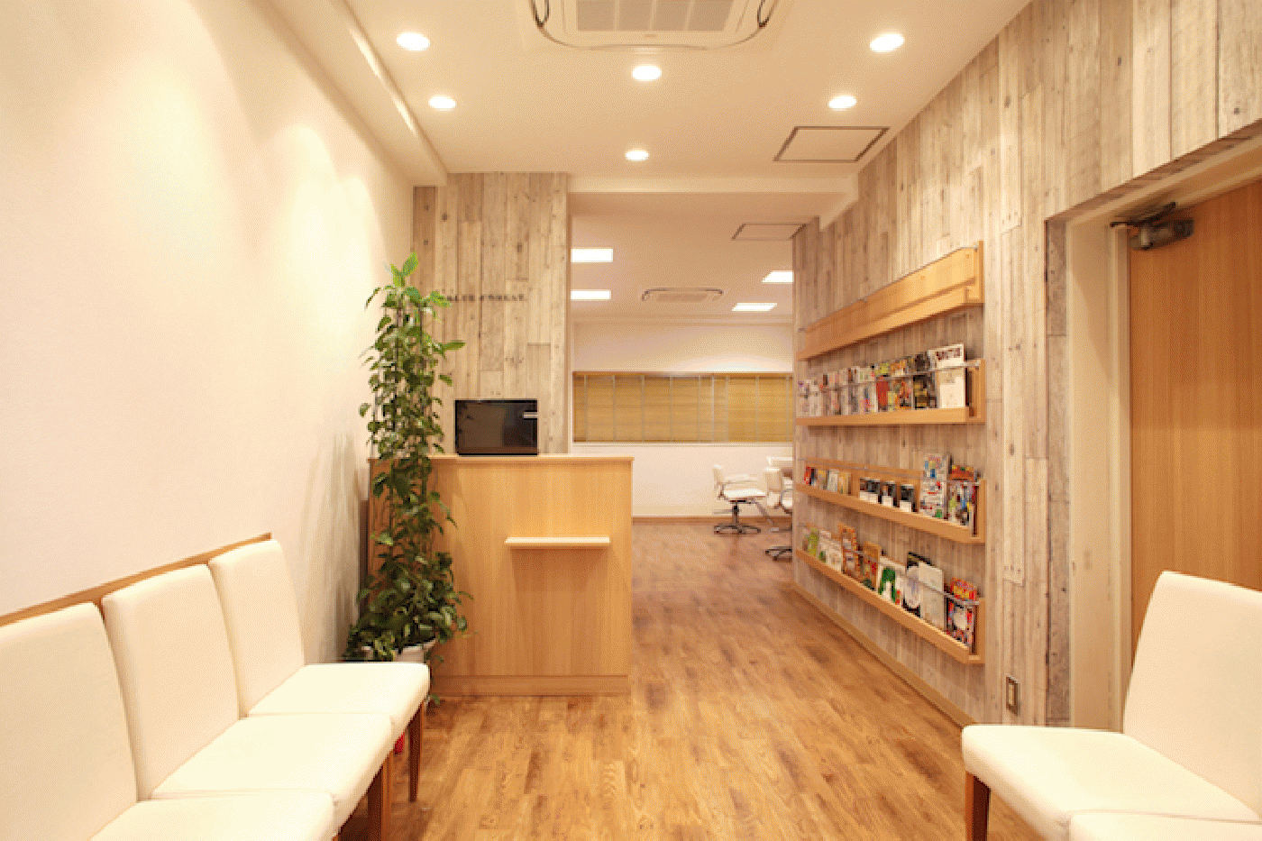 BLUE FOREST. 田町店(田町駅のカット専門店)