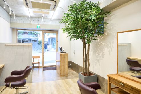 BLUE FOREST. 麻布ニの橋店(麻布十番駅のカット専門店)