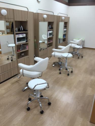 広々、店内