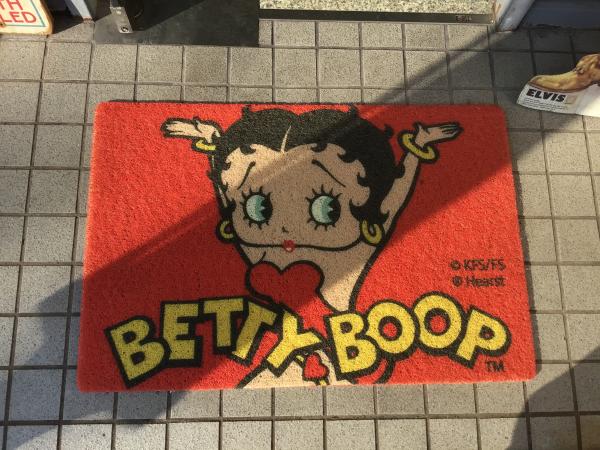 男臭さと多少のエロさを出した玄関マット