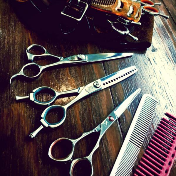 Barber salon Reva シザー