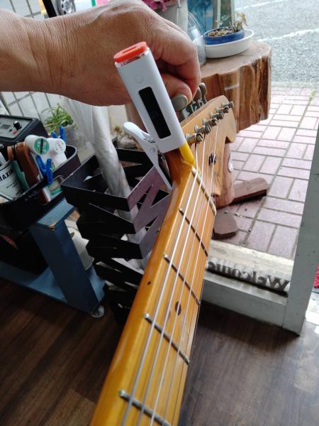 エリック クラプトン 煙草型のチューナー