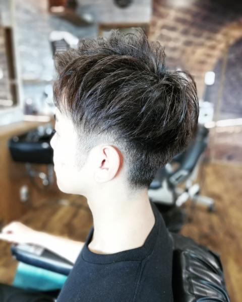 ツーブロフェード×アップバングスタイル