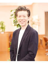 スタイリスト:内田