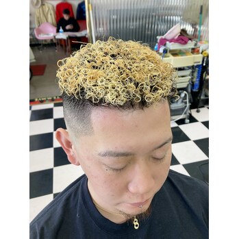 クルックルパーマ　ショートアフロ