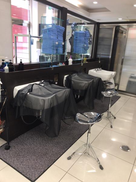 barber店内シャンプーフロア