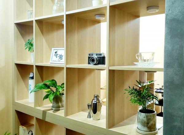 【店舗入口の棚掃除♪】