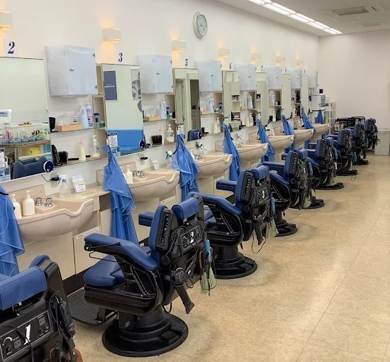 IN THE BARBER 箕面牧落店(牧落駅の理容室)