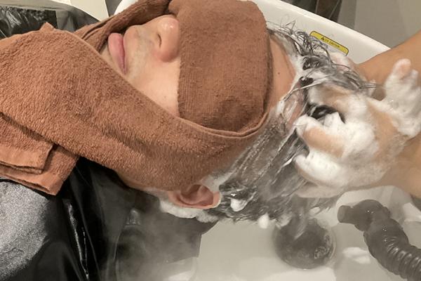 頭皮から整える、紳士のための贅沢なひととき。