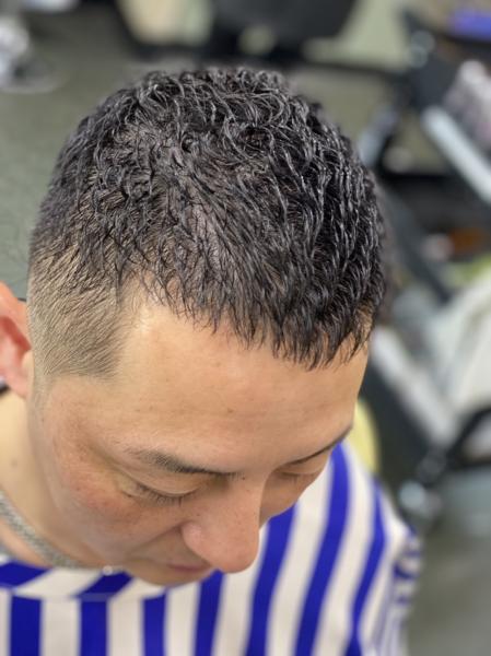 濡れパンクロップフェードスタイル